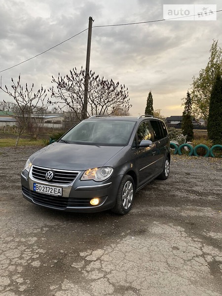 Volkswagen Touran 2007  випуску Тернопіль з двигуном 1.9 л дизель мінівен механіка за 8900 долл. 