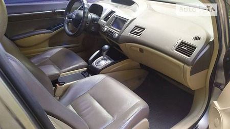 Honda Civic 2006  випуску Дніпро з двигуном 1.4 л гібрид седан автомат за 6100 долл. 