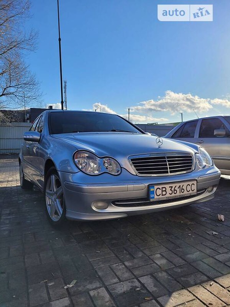 Mercedes-Benz C 180 2002  випуску Чернігів з двигуном 2 л  седан механіка за 5400 долл. 