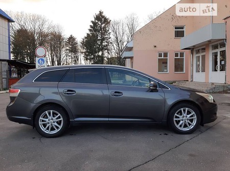 Toyota Avensis 2011  випуску Суми з двигуном 1.8 л бензин універсал механіка за 9999 долл. 