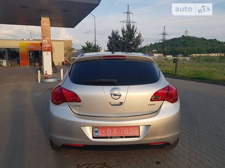 Opel Astra 2011  випуску Ужгород з двигуном 1.7 л дизель хэтчбек механіка за 6900 долл. 