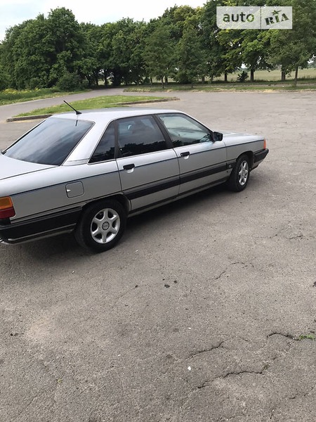 Audi 100 1990  випуску Луцьк з двигуном 2.3 л бензин седан механіка за 3000 долл. 