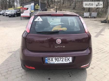 Fiat Grande Punto 2012  випуску Хмельницький з двигуном 1.4 л бензин хэтчбек автомат за 5999 долл. 