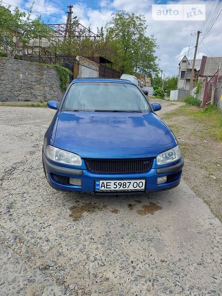 Opel Omega 1996  випуску Дніпро з двигуном 2 л  седан механіка за 2500 долл. 