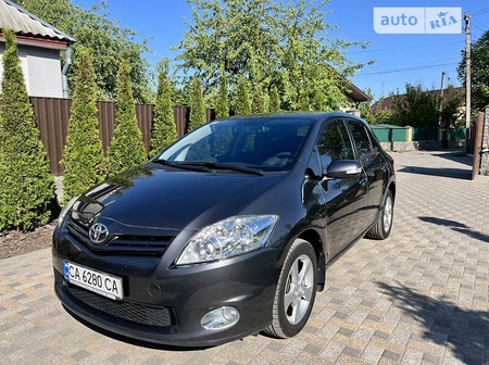 Toyota Auris 2010  випуску Київ з двигуном 1.6 л бензин хэтчбек автомат за 9200 долл. 