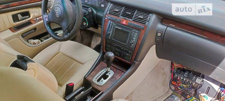 Audi A8 1995  випуску Київ з двигуном 4.2 л  седан автомат за 1400 долл. 