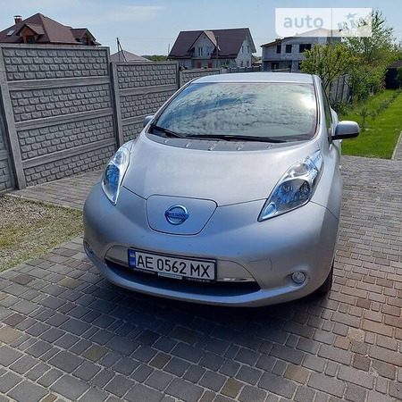 Nissan Leaf 2015  випуску Дніпро з двигуном 0 л електро хэтчбек автомат за 11500 долл. 