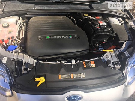 Ford Focus 2012  випуску Чернівці з двигуном 0 л електро хэтчбек автомат за 9300 долл. 