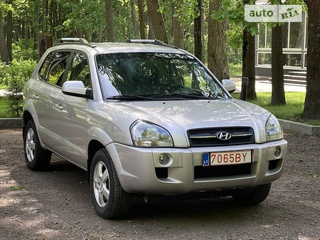 Hyundai Tucson 2007  випуску Луцьк з двигуном 2 л  позашляховик механіка за 6450 долл. 