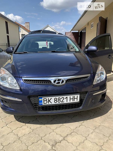 Hyundai i30 2008  випуску Рівне з двигуном 1.6 л дизель універсал механіка за 6700 долл. 