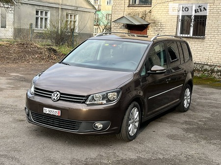 Volkswagen Touran 2011  випуску Луцьк з двигуном 1.4 л бензин мінівен автомат за 8850 долл. 