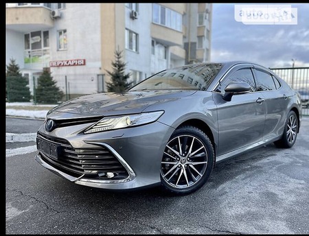 Toyota Camry 2021  випуску Харків з двигуном 2.5 л гібрид седан автомат за 38900 долл. 