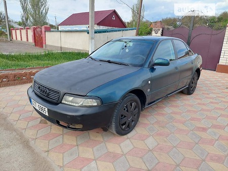 Audi A4 Limousine 1997  випуску Миколаїв з двигуном 1.8 л бензин седан механіка за 1150 долл. 