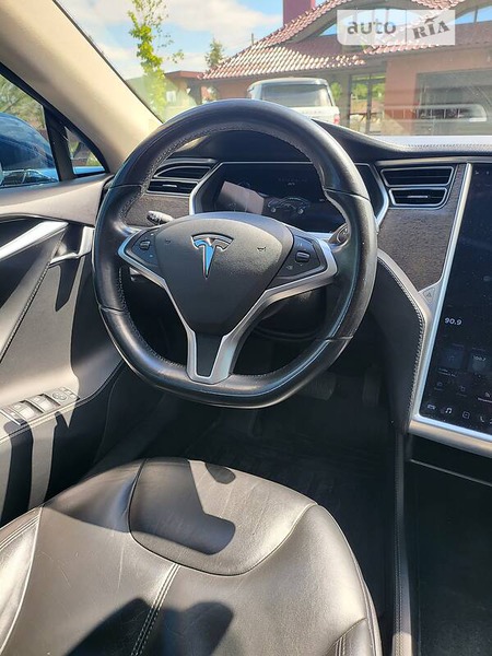 Tesla S 2014  випуску Рівне з двигуном 0 л електро седан автомат за 27900 долл. 