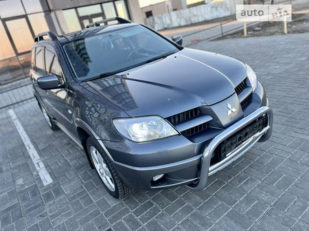 Mitsubishi Outlander 2006  випуску Черкаси з двигуном 2 л  позашляховик механіка за 8900 долл. 