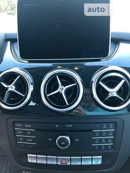 Mercedes-Benz B 250 2015  випуску Кропивницький з двигуном 0 л електро мінівен автомат за 19000 долл. 