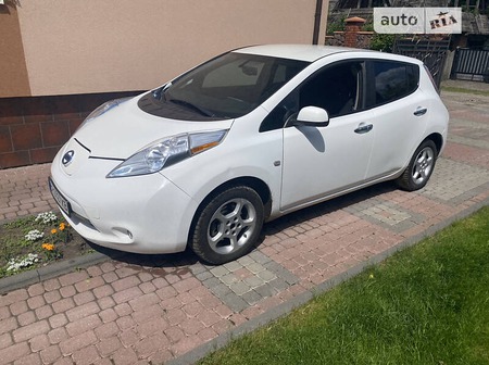 Nissan Leaf 2013  випуску Львів з двигуном 0 л електро хэтчбек  за 9200 долл. 