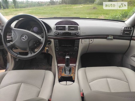 Mercedes-Benz E 200 2004  випуску Кропивницький з двигуном 1.8 л  седан автомат за 6000 долл. 