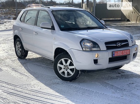 Hyundai Tucson 2009  випуску Луцьк з двигуном 2 л бензин позашляховик механіка за 8800 долл. 