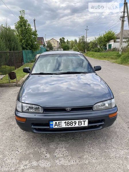 Toyota Corolla 1992  випуску Дніпро з двигуном 1.6 л  ліфтбек механіка за 2500 долл. 