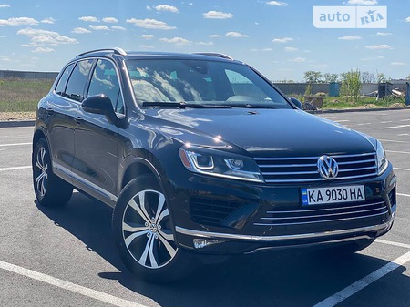 Volkswagen Touareg 2016  випуску Київ з двигуном 3.6 л бензин позашляховик автомат за 22800 долл. 