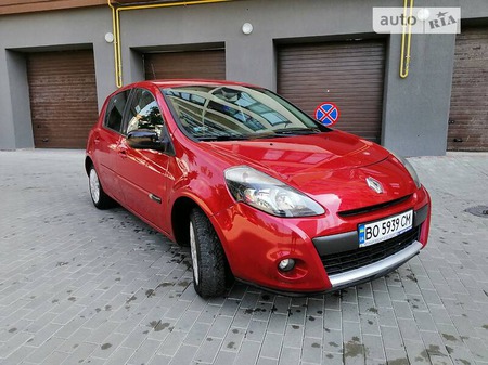 Renault Clio 2010  випуску Тернопіль з двигуном 1.2 л бензин хэтчбек механіка за 5000 долл. 