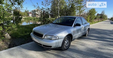 Audi A4 Limousine 1996  випуску Львів з двигуном 1.6 л бензин седан механіка за 2600 долл. 