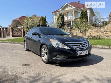 Hyundai Sonata 2011  випуску Рівне з двигуном 0 л  седан автомат за 7700 долл. 