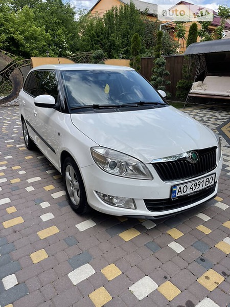 Skoda Fabia 2011  випуску Ужгород з двигуном 1.6 л дизель універсал механіка за 5800 долл. 