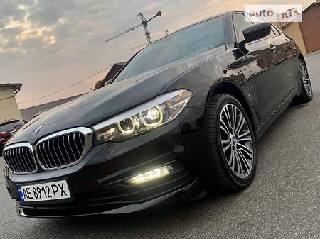 BMW 530 2017  випуску Дніпро з двигуном 2 л гібрид седан автомат за 32900 долл. 