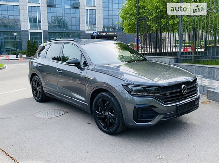 Volkswagen Touareg 2022  випуску Київ з двигуном 3 л дизель позашляховик автомат за 84777 долл. 