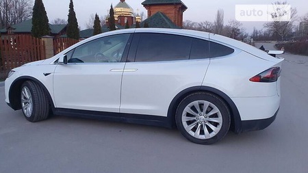 Tesla X 2016  випуску Ужгород з двигуном 0 л електро позашляховик  за 46000 долл. 