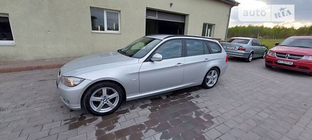 BMW 318 2011  випуску Івано-Франківськ з двигуном 2 л дизель універсал механіка за 7900 долл. 