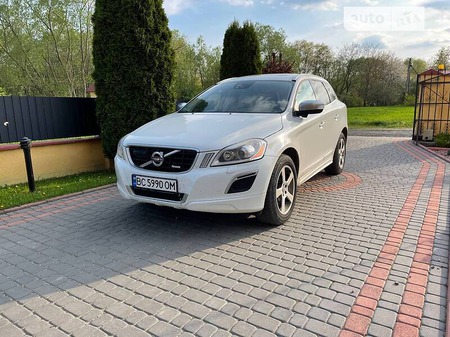 Volvo XC60 2013  випуску Львів з двигуном 0 л дизель позашляховик механіка за 15900 долл. 