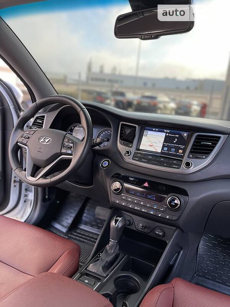 Hyundai Tucson 2018  випуску Кропивницький з двигуном 2 л дизель позашляховик автомат за 25900 долл. 