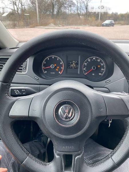 Volkswagen Jetta 2012  выпуска Киев с двигателем 2 л  седан автомат за 7500 долл. 
