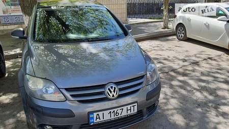 Volkswagen Golf Plus 2007  випуску Київ з двигуном 1.6 л  хэтчбек  за 5900 долл. 