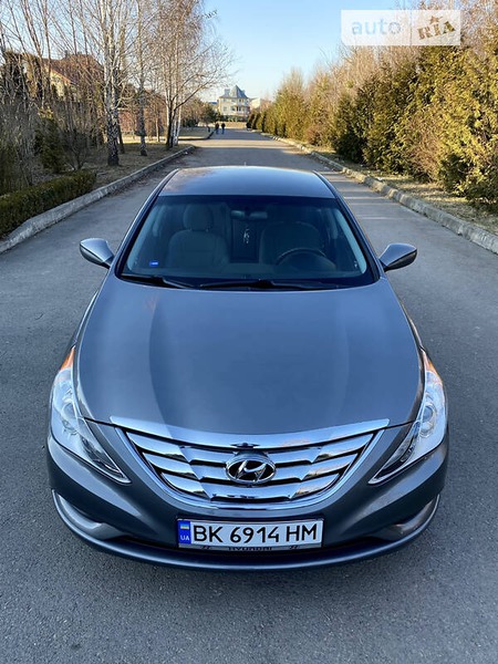 Hyundai Sonata 2012  випуску Рівне з двигуном 2.4 л бензин седан автомат за 8550 долл. 