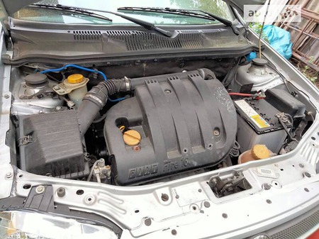 Fiat Siena 2005  випуску Львів з двигуном 1.3 л бензин седан автомат за 2000 долл. 
