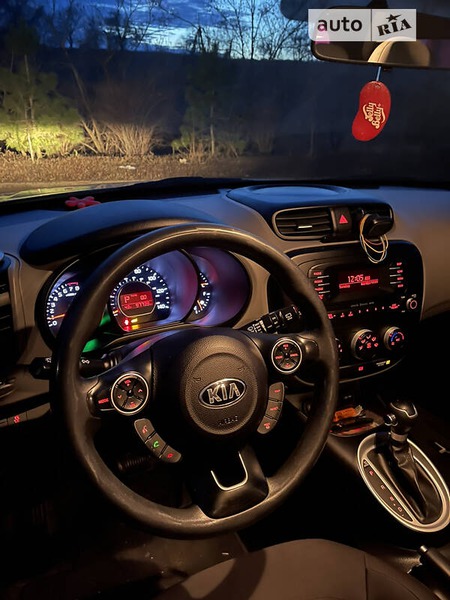 KIA Soul 2015  випуску Одеса з двигуном 1.6 л бензин седан автомат за 11300 долл. 