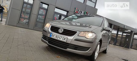 Volkswagen Touran 2009  випуску Львів з двигуном 0 л бензин мінівен механіка за 7550 долл. 