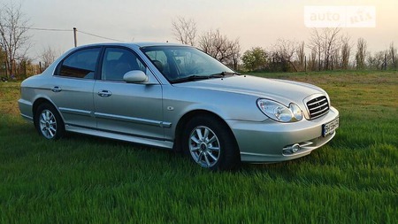 Hyundai Sonata 2004  випуску Одеса з двигуном 0 л бензин седан механіка за 4100 долл. 
