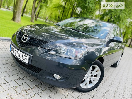 Mazda 3 2007  випуску Кропивницький з двигуном 1.6 л бензин хэтчбек механіка за 5200 долл. 