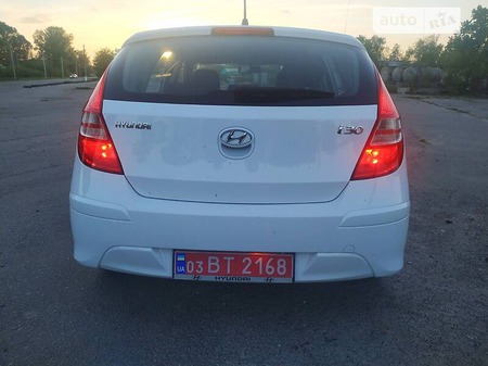 Hyundai i30 2010  випуску Луцьк з двигуном 1.4 л  хэтчбек механіка за 5900 долл. 