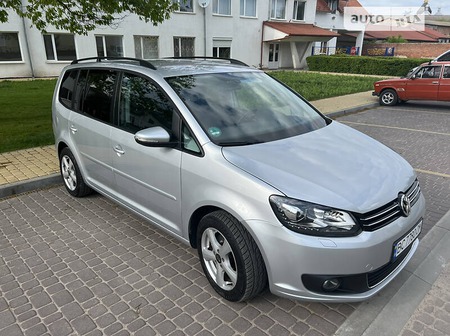 Volkswagen Touran 2014  випуску Львів з двигуном 2 л дизель мінівен автомат за 13600 долл. 
