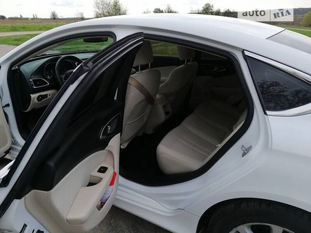 Chrysler 200 2014  випуску Черкаси з двигуном 2.4 л бензин седан автомат за 11200 долл. 