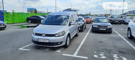 Volkswagen Caddy 2014  випуску Київ з двигуном 0 л дизель універсал автомат за 13000 долл. 