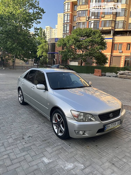 Lexus IS 200 1999  випуску Одеса з двигуном 2 л  седан автомат за 4200 долл. 