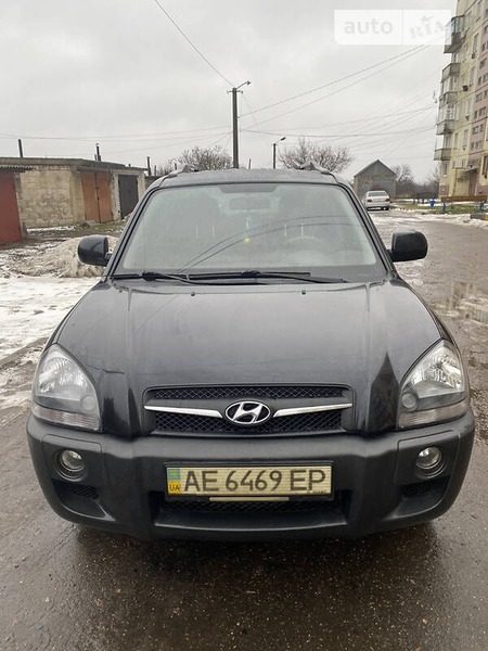 Hyundai Tucson 2011  випуску Дніпро з двигуном 2 л  позашляховик автомат за 10300 долл. 