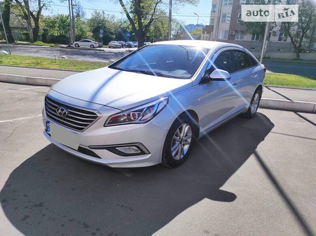 Hyundai Sonata 2015  випуску Одеса з двигуном 0 л газ седан автомат за 11900 долл. 